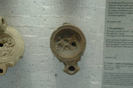 Oil lamp with gladiators