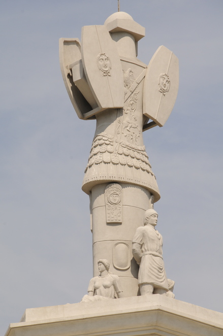 Adamclisi, Trophee of Trajan, Summit (cast)