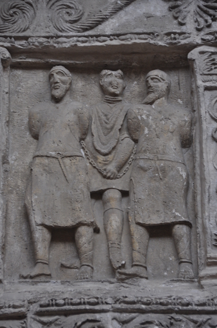 Adamclisi, Trophee of Trajan, Metope with POWs (cast)