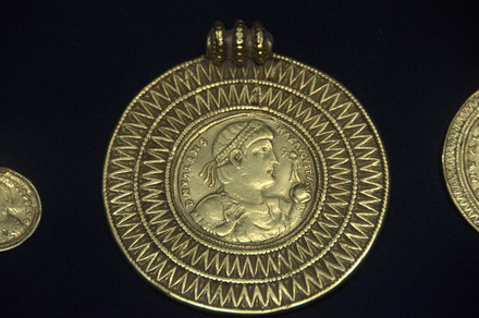 Șimleul Silvaniei, First Treasure, Medal of Valens