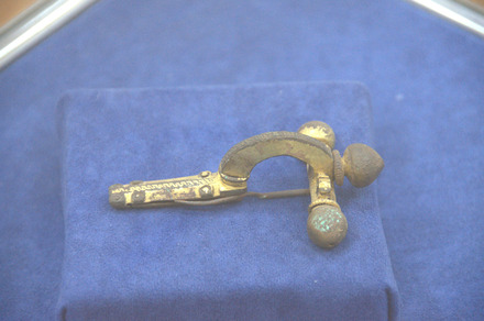 Crossbow fibula