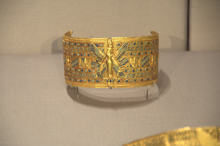 Meroe, Tomb of Amani-Shakheto, Armwreath