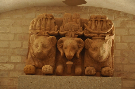 Musawwarat es-Sufa, Architrave with lions and a ram