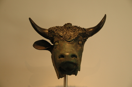 Octodurus, Bronze head of a sacred bull