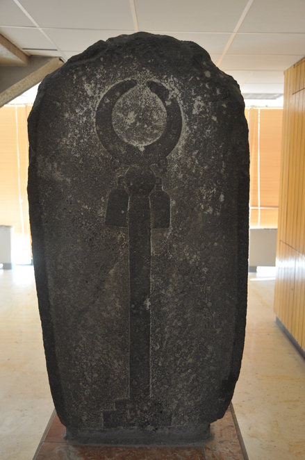 Til Barsip, Ivory showing paesants with fruits of the land