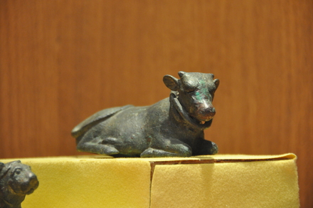 Ugarit, Figurine of a kneeling cow