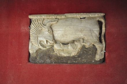 Arslan Tas, Ivories, Cow and calf