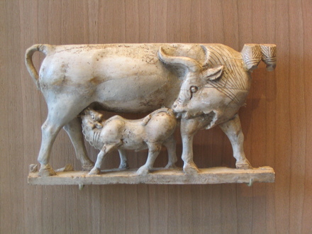 Arslan Tas, Ivories, Cow and calf