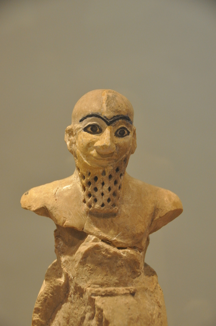 Mari, Figurine of praying man in kaunakes
