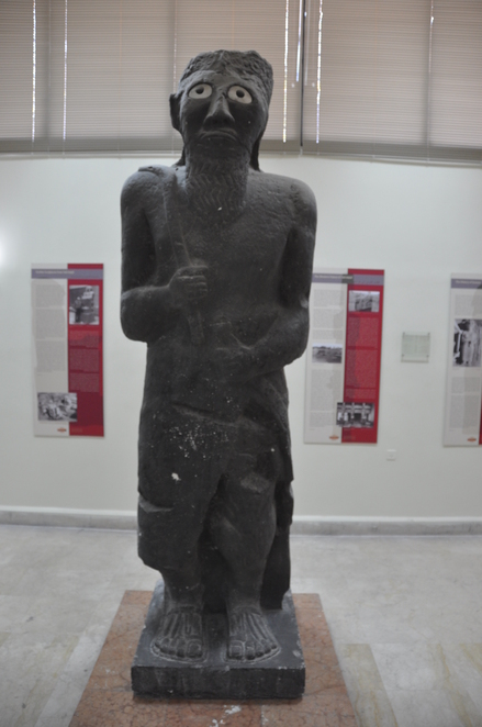 Tell Halaf, Statue of a god, detail