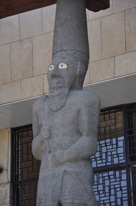 Tell Halaf, Bull, supporting one god of the divine triad