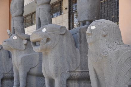 Tell Halaf, The divine traid, a sitting lion with a human head, two lions and a bull