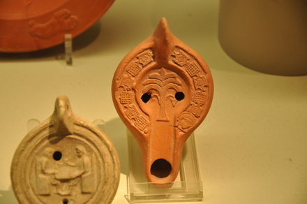 Sbeitla, Roman oil lamp with palm tree
