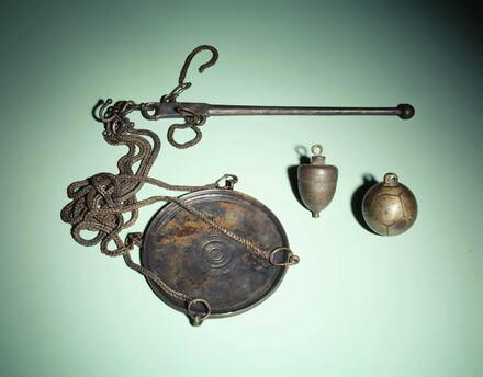 Bronzen weegschaaltje