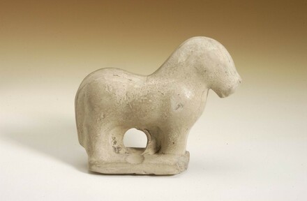 Pijpaarden beeldje van een paard