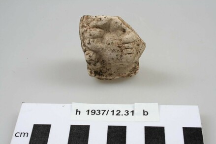 Pijpaarden beeldje van Bacchus