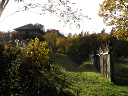 WP 3/15, Reconstructed watchtower (not historically correct) and palisade