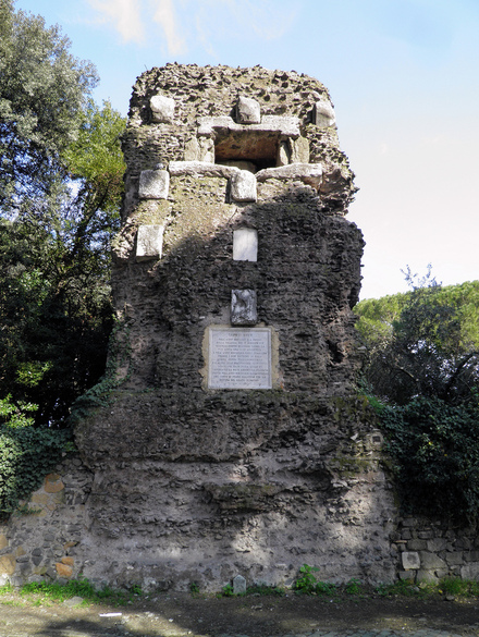 Torre di Capo di Bove (towerlike tomb)