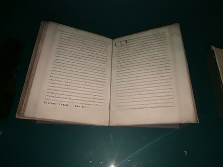 Page from the Amsterdam manuscript of Caesar's De Bello Gallico