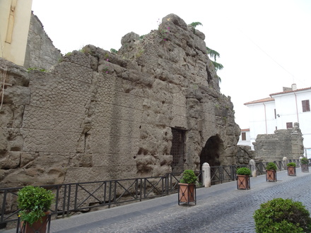 Porta Praetoria Castra Alba