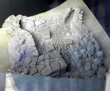 Fundament Romeinse muur in Holland Casino (achter glas)