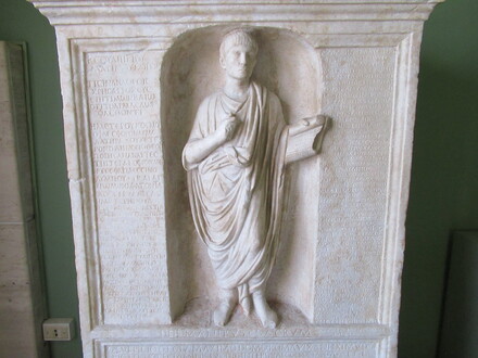 stèle du monument de QSM