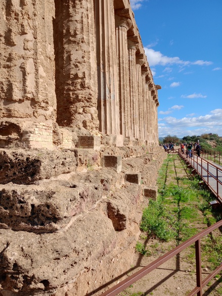 Temple of Concordia, Agrigento. View of the S colonade from W.