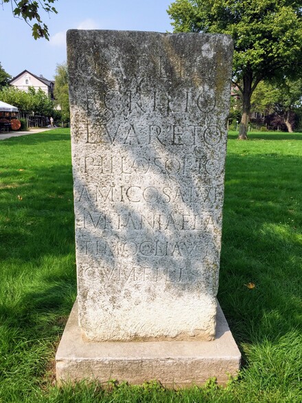 Grabstein des Philosophen Qintus Aelius Egrilis Euaretus