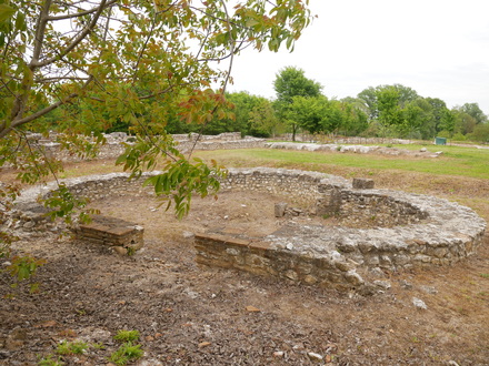 Triconch Building, Dion