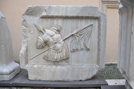 Temple of Hadrian, Frieze