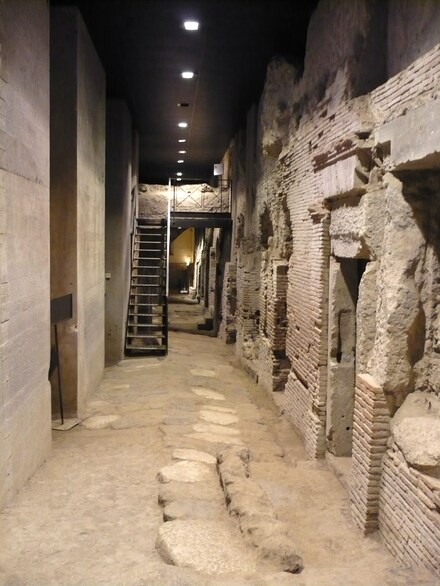 Complex af ancient buildings beneath San Lorenzo