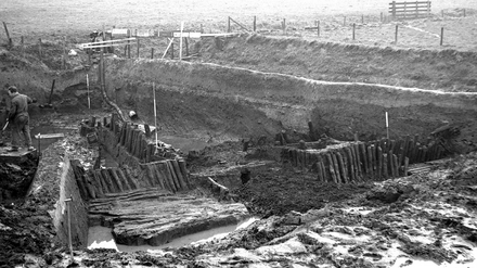 Houten kadeconstructies bij het castellum van Vechten