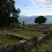 Antigonia, Foundations of the house with peristyle
