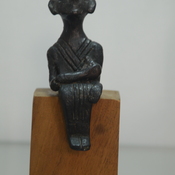 Enkomi, Bronze statuette of a stting figure