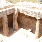 Nea Paphos, Royal tomb 3, Atrium with columns