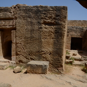 Nea Paphos, Royal tomb 8, Entrance