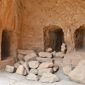Nea Paphos, Royal tomb 8, Burial chamber with loculli