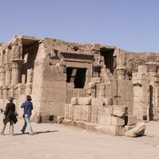 Edfu, Temple of Horus, Columns with lotusleaves shaped capital in a square