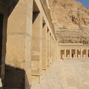 Deir el-Bahari, Mortuary Temple of Hatshepsut, Middle terrace