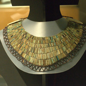 Thebes, Usekh collar