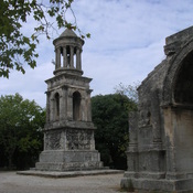 Glanum, Mausoleum