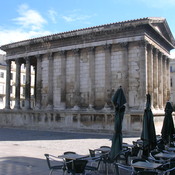 Nîmes, Maison-carree, noth side