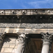 Nîmes, Maison-carree, frieze with Korinthian capitals