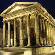 Nîmes, Front of temple called maison-carree by night