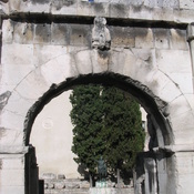 Nîmes, Augustus gate