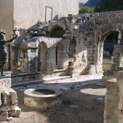 Nîmes, Augustus gate