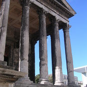 Nîmes, Front of temple called maison-carree
