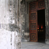 Nîmes, Entrance of temple called maison-carree