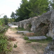 Arles, Remains of aqueduct