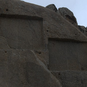 Gandj Nameh, Achaemenid inscriptions